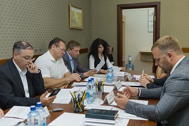 Работающие в области иностранцы будут платить больше налогов